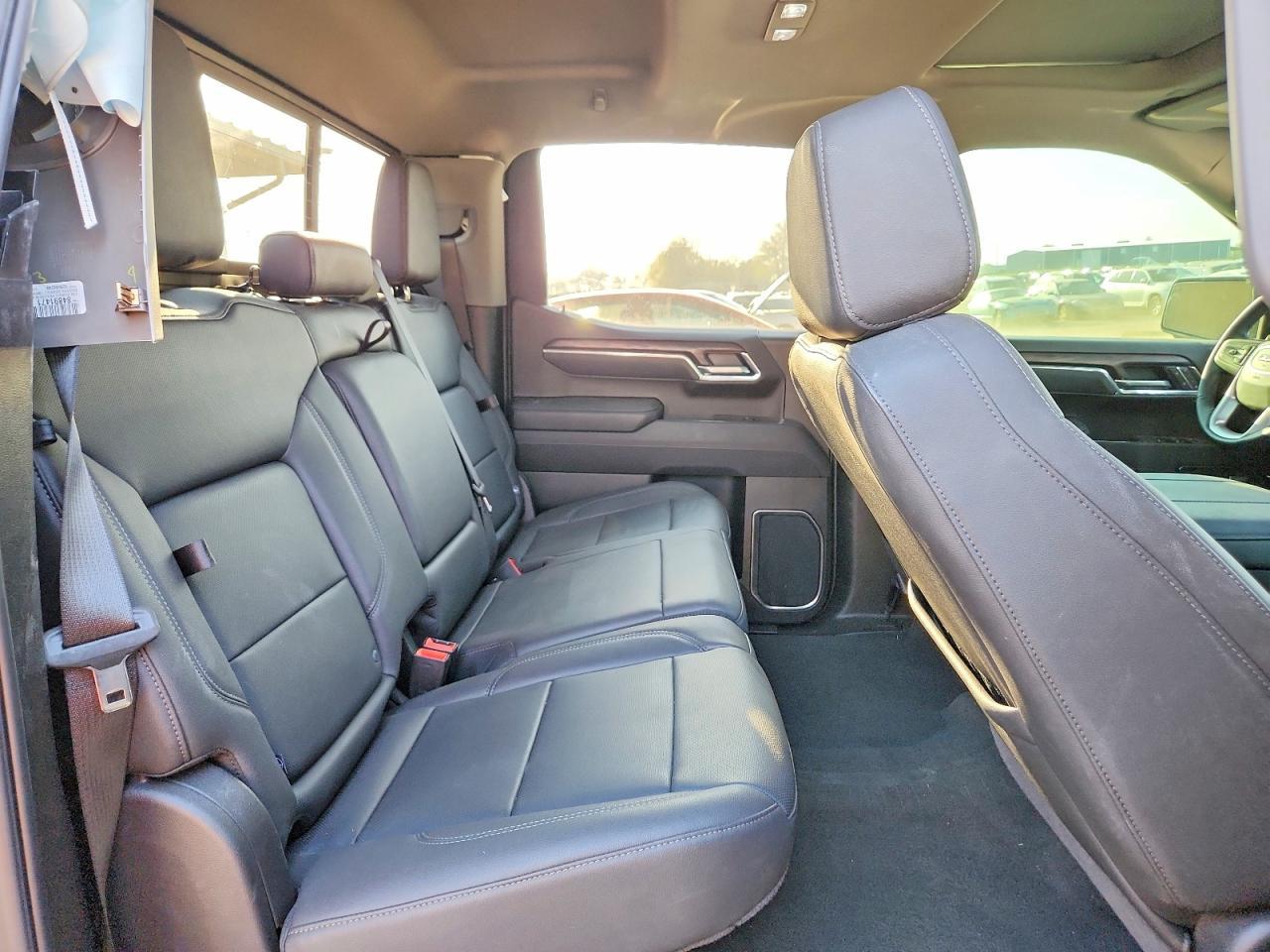 2025 GMC Sierra K1500 SLT