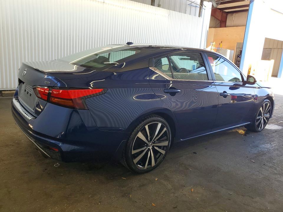 2022 Nissan Altima 2.0 sr