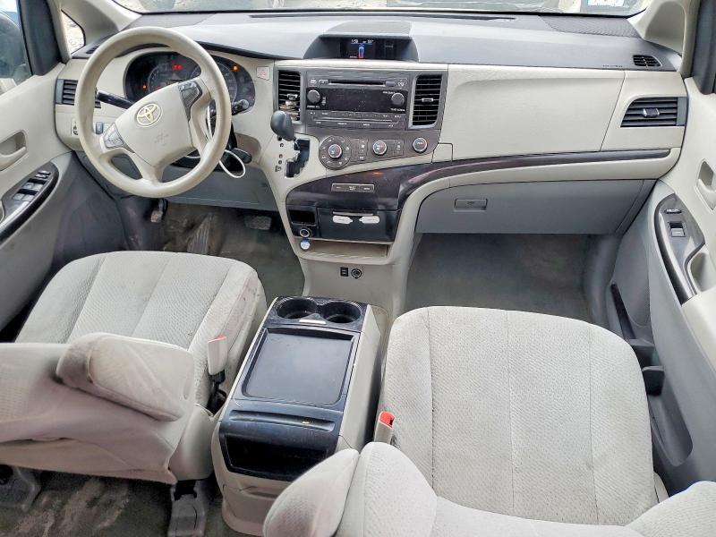 2011 Toyota Sienna le 8-passenger