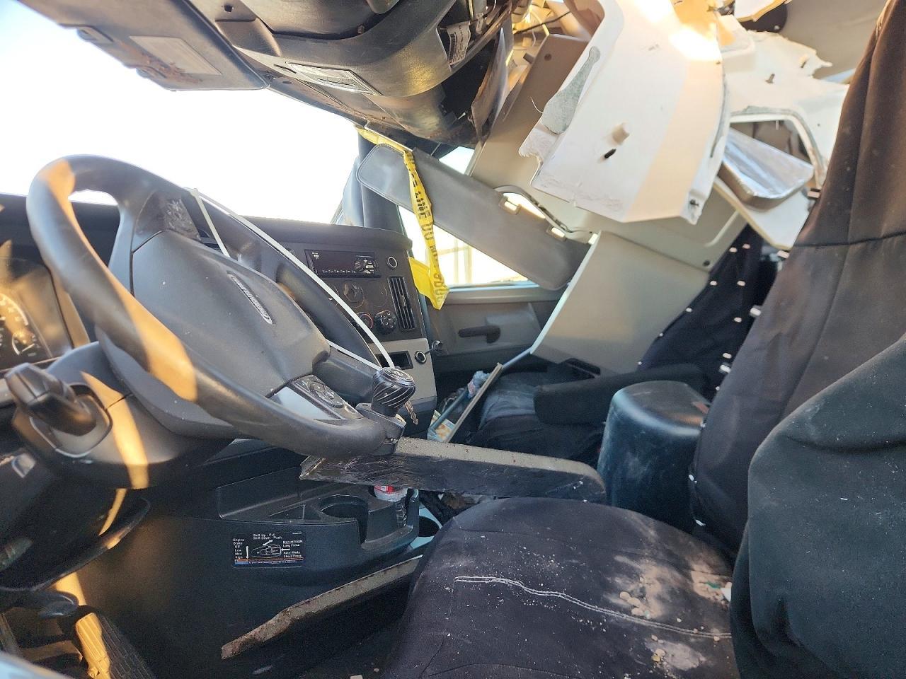 2020 Freigliner 2020 Freightliner Cascadia 126 Semi Truck