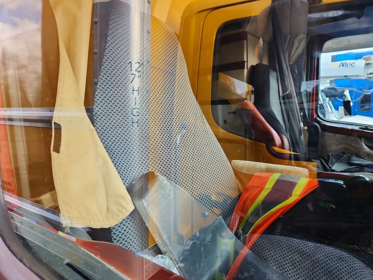 2008 Volvo VT Semi Truck