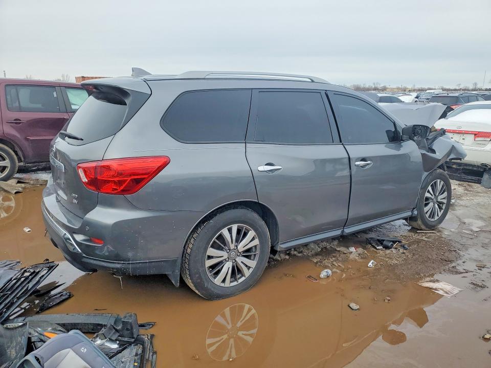 2019 Nissan Pathfinder sv