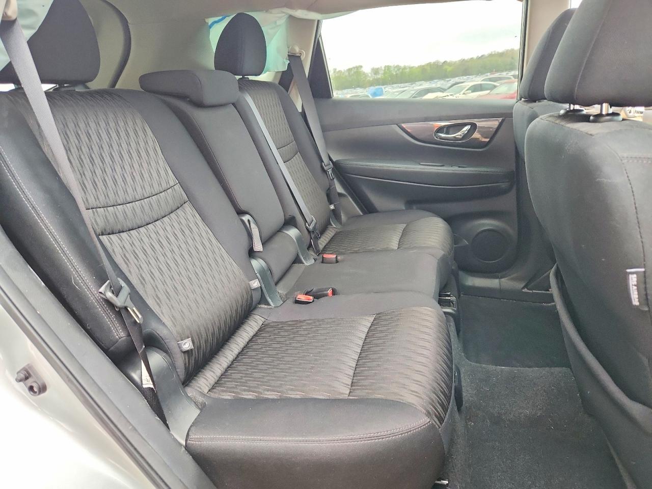 2017 Nissan Rogue sv