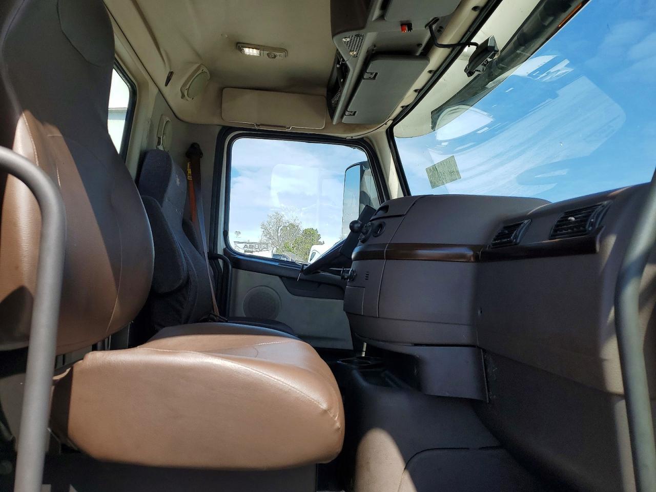 2017 Volvo VNL Semi Truck