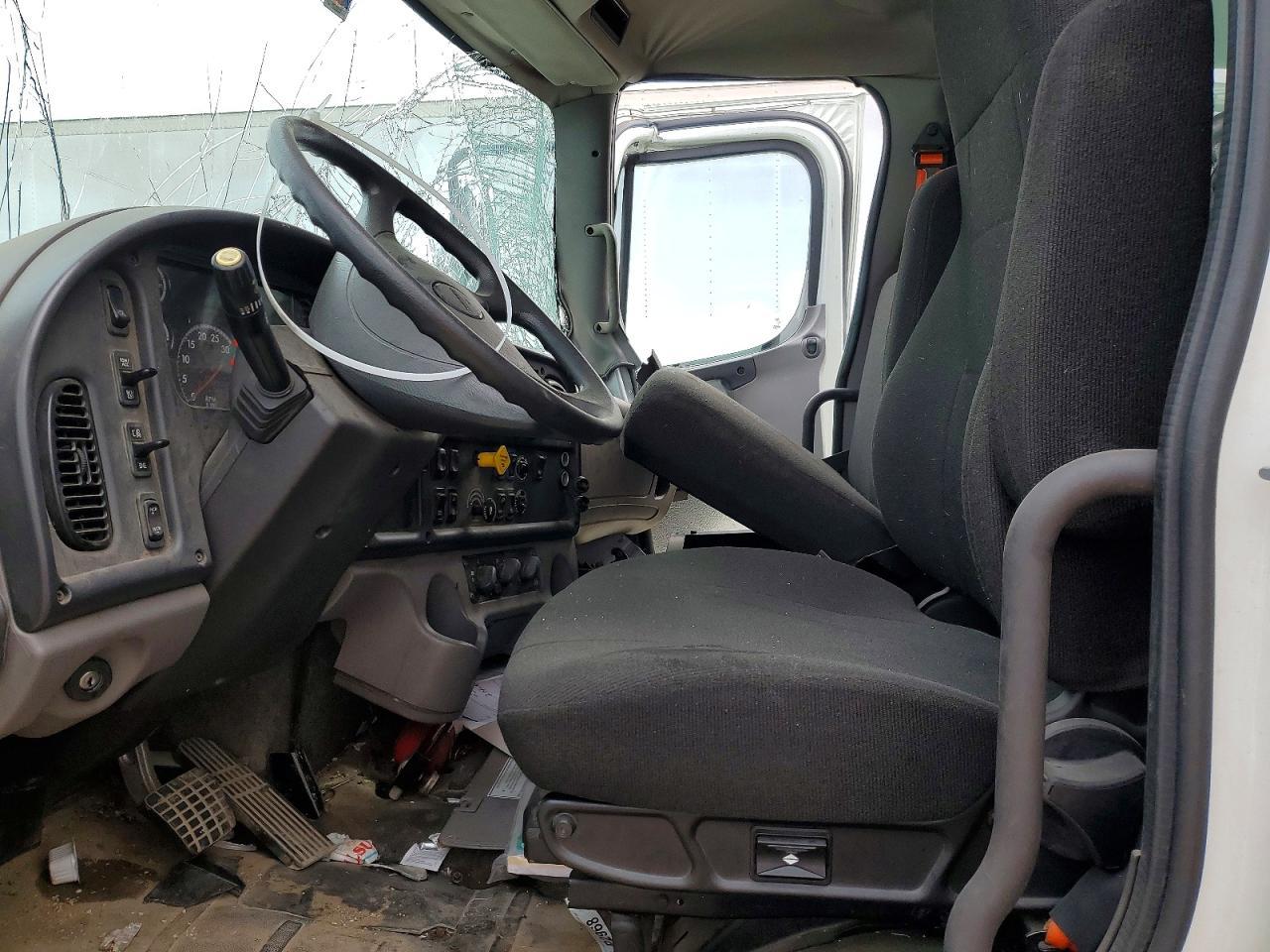 2019 Freigliner 2019 Freightliner Business Class M2 BOX Truck