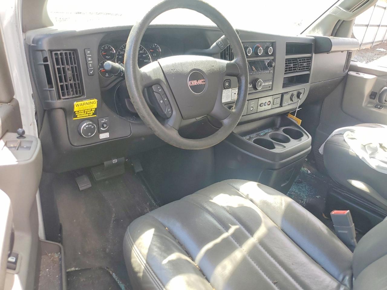 2022 GMC Savana BOX Truck