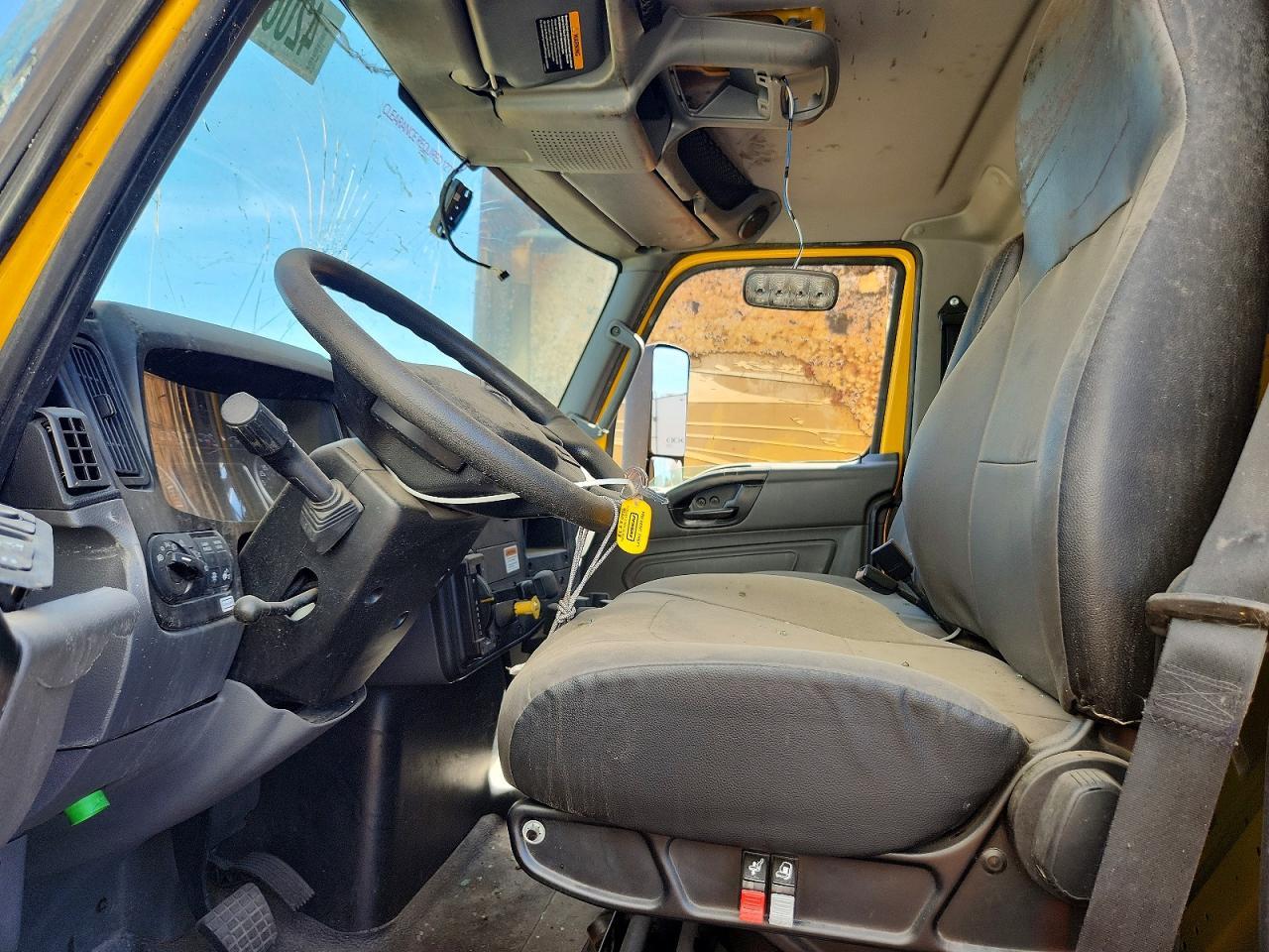 2022 International MV607 BOX Truck