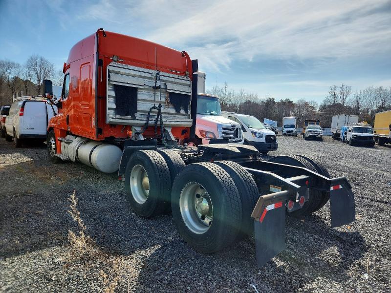 2018 Freigliner 2018 Freightliner Cascadia 125 Semi Truck