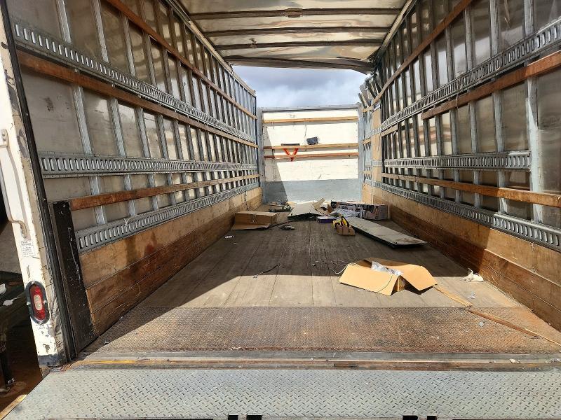 2018 International 4300 box Truck