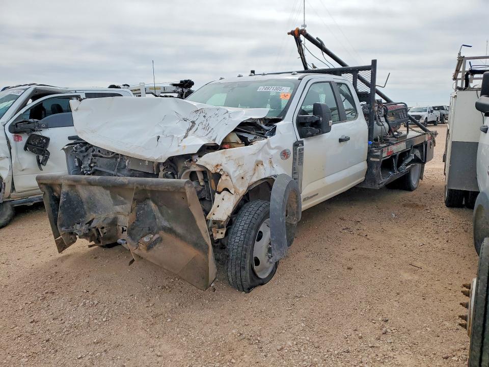 2024 Ford F550 Super Duty Flatbed Truck
