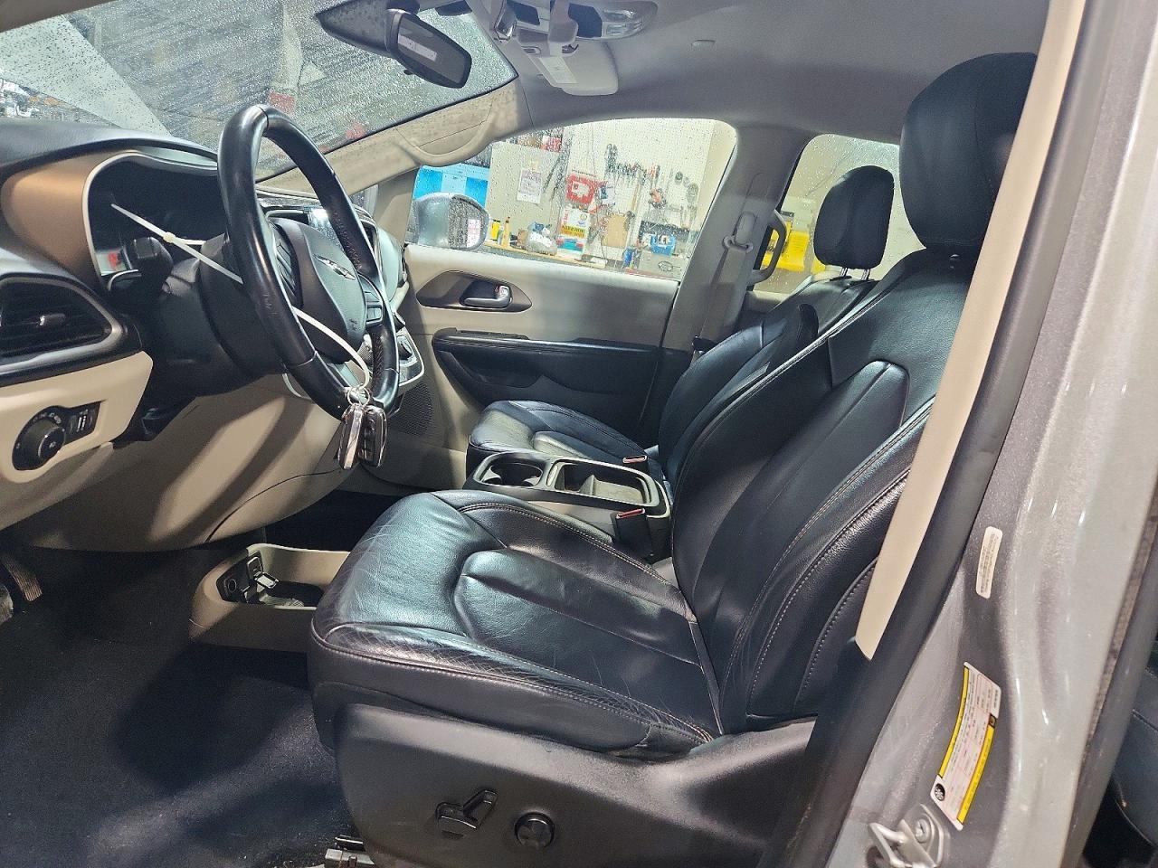 2017 Chrysler Pacifica Touring l