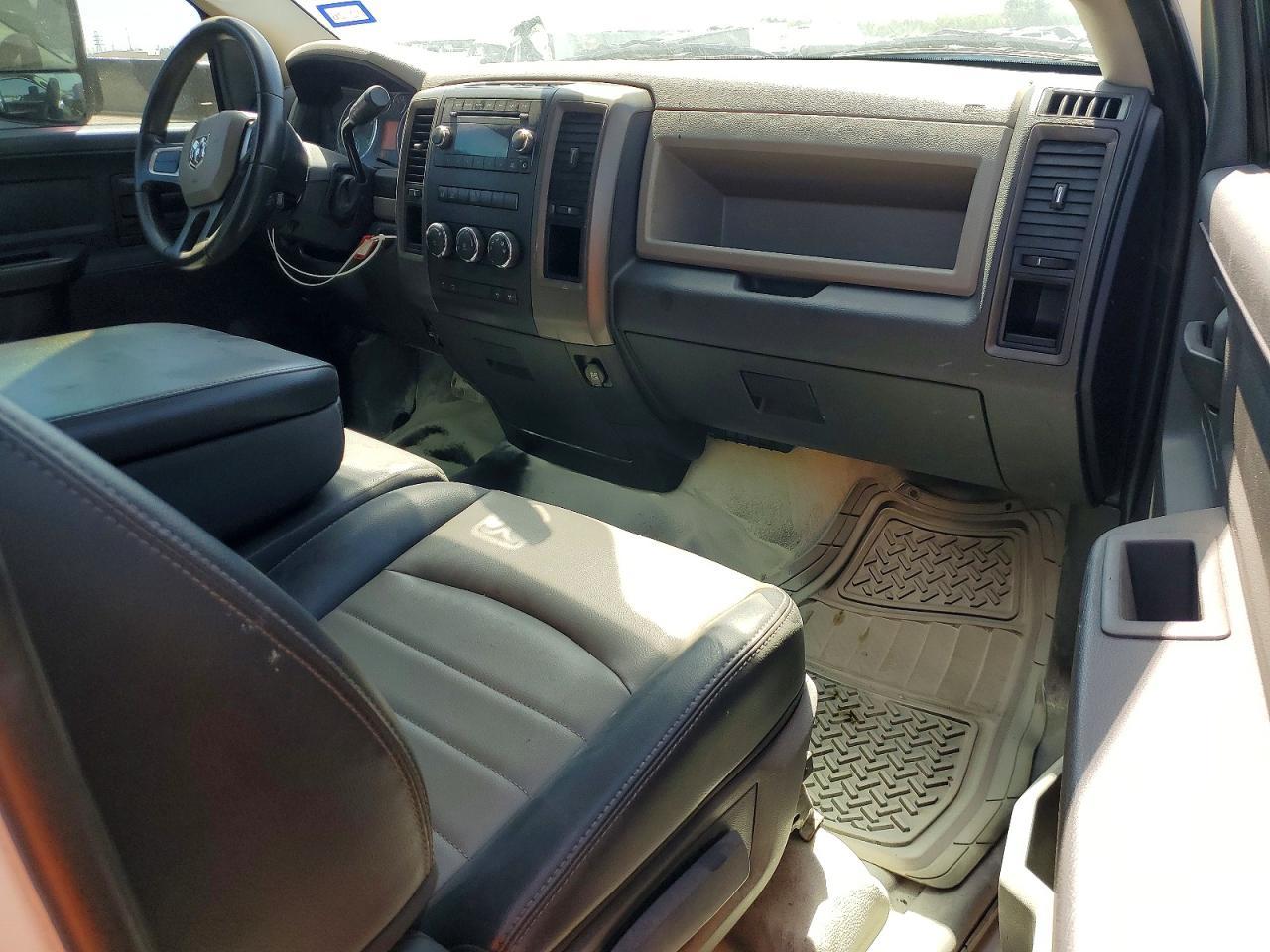 2011 Dodge RAM Chassis Cab Flatbed Truck