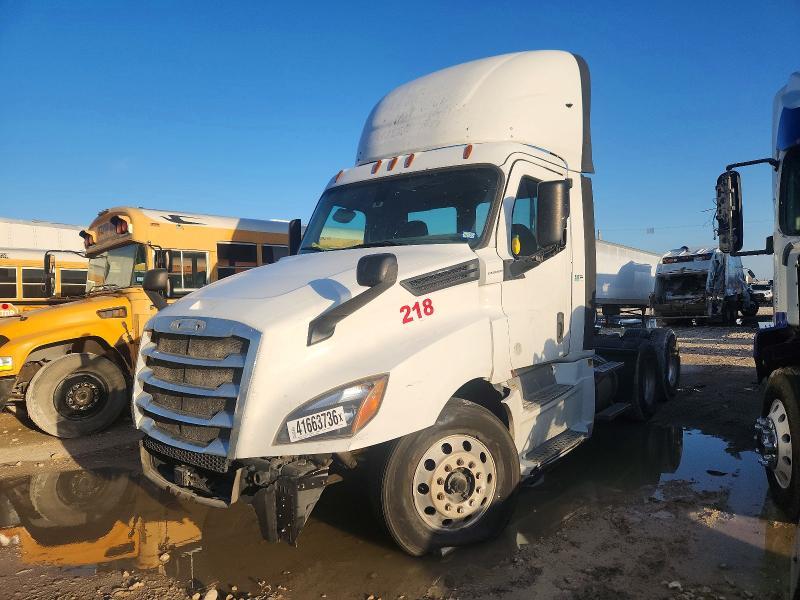 2018 Freigliner 2018 Freightliner Cascadia 126 Semi Truck