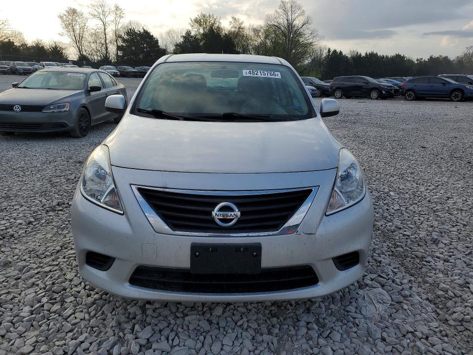 2013 Nissan Versa 1.6 s
