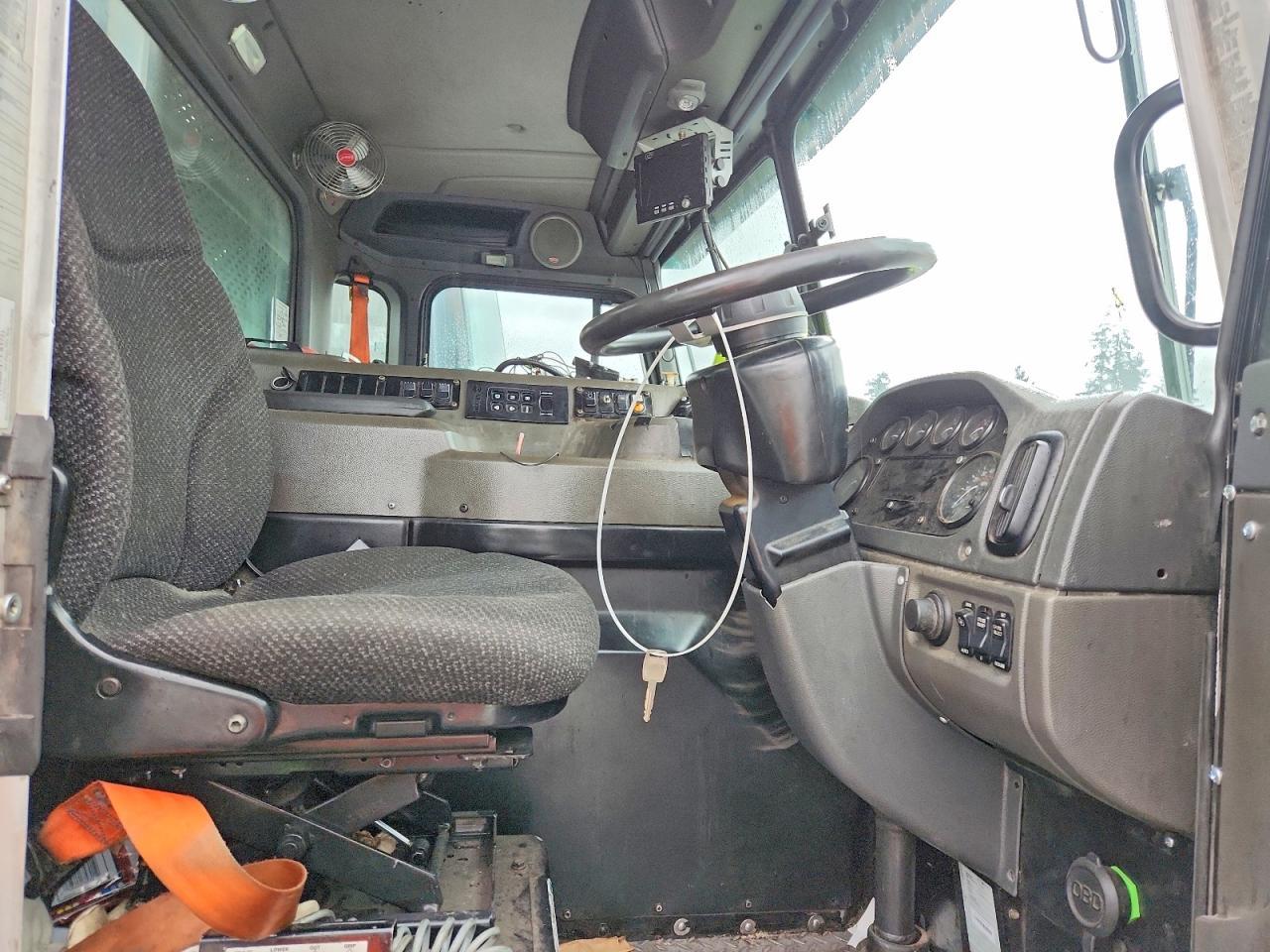 2015 Peterbilt 320 Refuse Truck