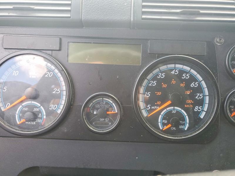 2018 Freightliner Cascadia 125 Semi Truck