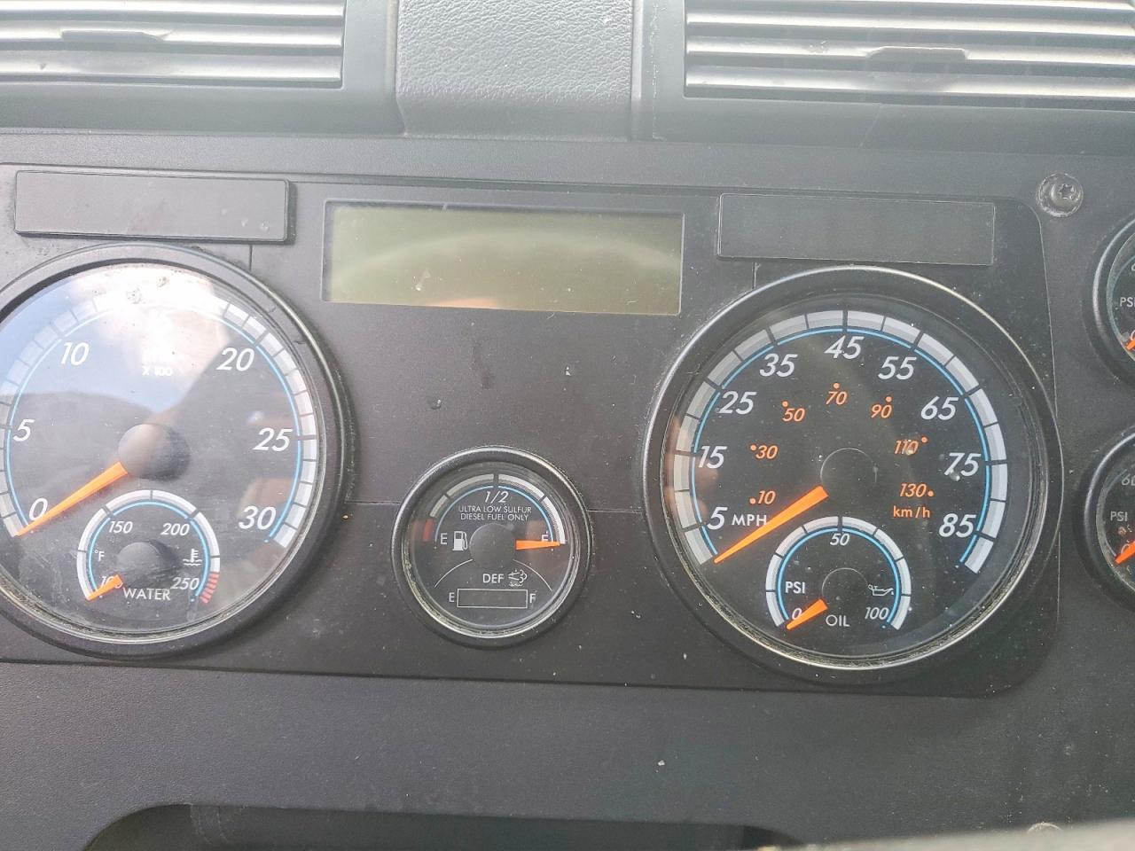 2018 Freightliner Cascadia 125 Semi Truck