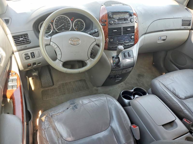 2004 Toyota Sienna xle 7 Passenger