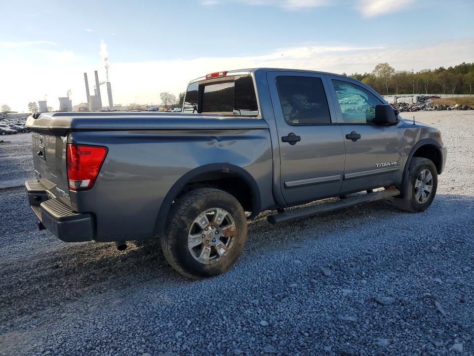 2013 Nissan Titan SV
