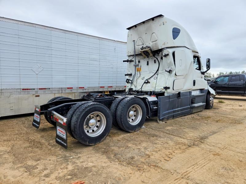 2020 Freightliner Cascadia Semi Truck