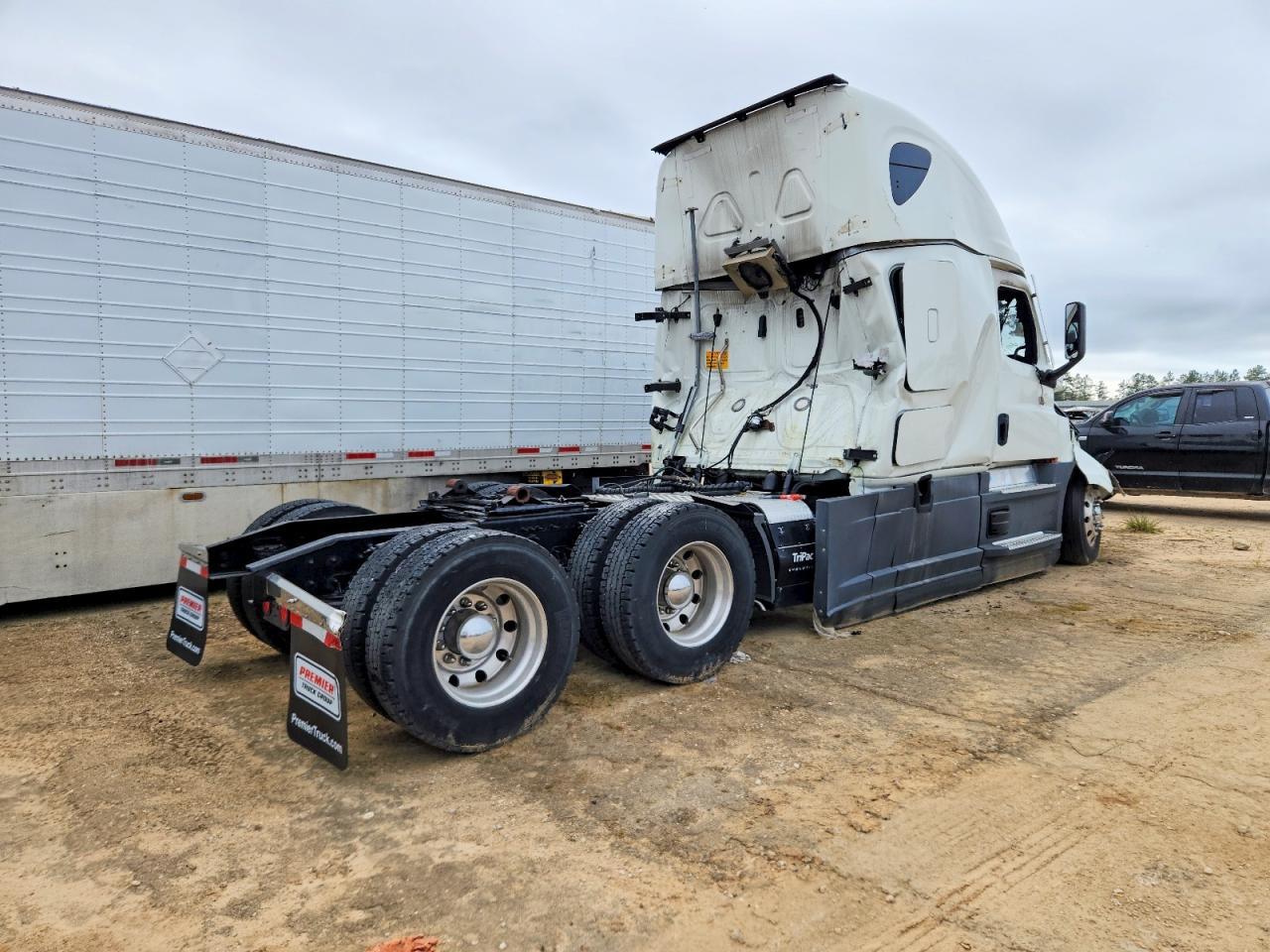 2020 Freightliner Cascadia Semi Truck