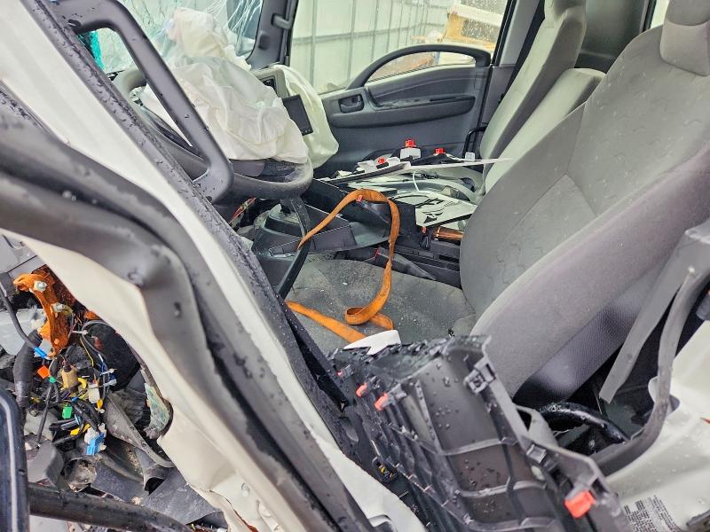 2025 Isuzu NRR BOX Truck