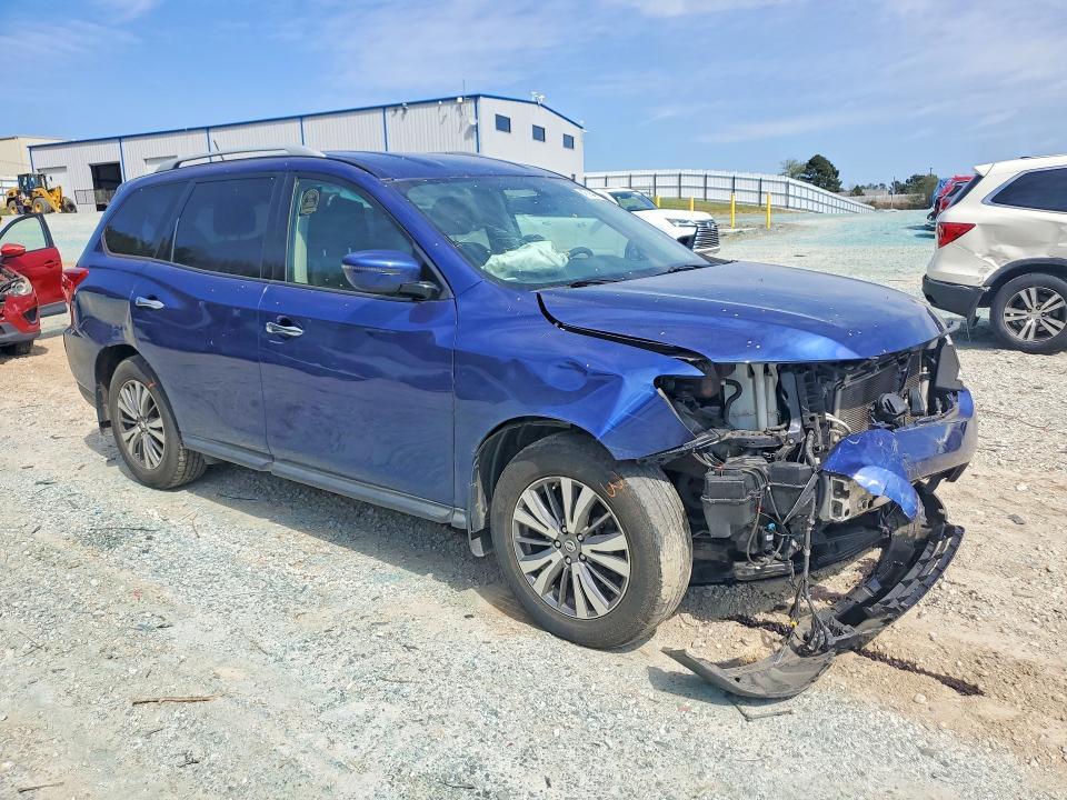 2018 Nissan Pathfinder sv