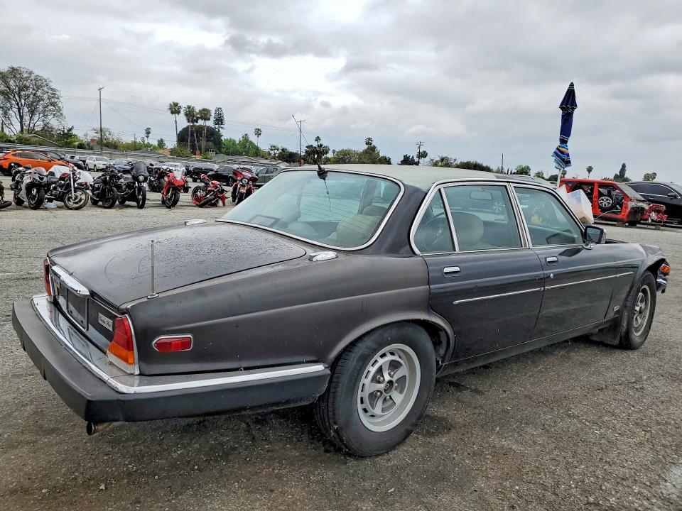1986 Jaguar XJ6 Vanden Plas