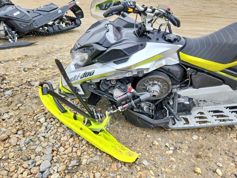 2017 Skidoo 2017 SKI DOO Renegade XRS