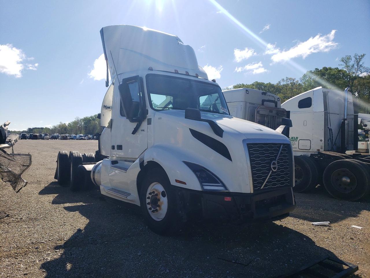 2025 Volvo VN VNL