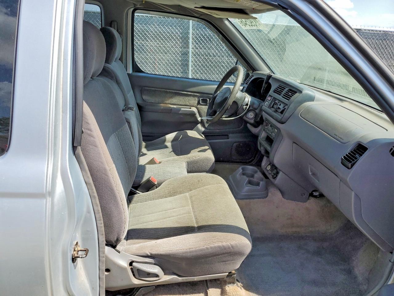 2000 Nissan Frontier XE