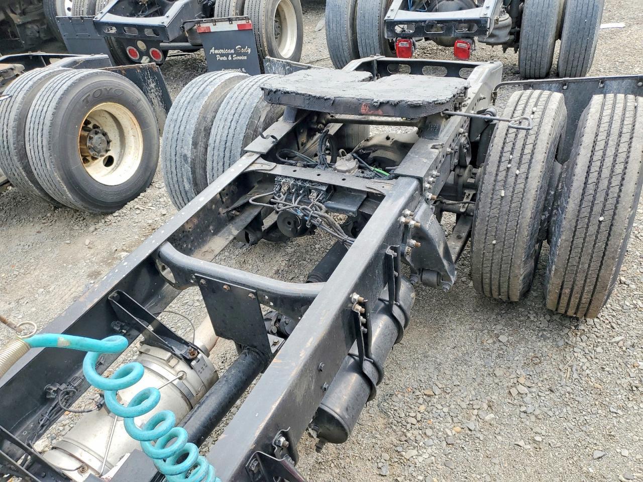 2010 Freigliner 2010 Freightliner Business Class M2 Semi Truck