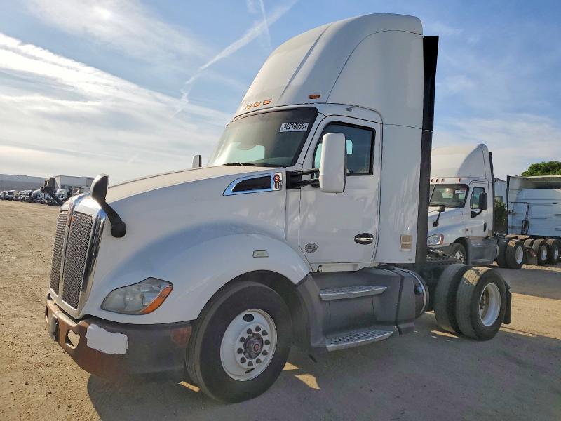 2017 Kenworth T680 Semi Truck