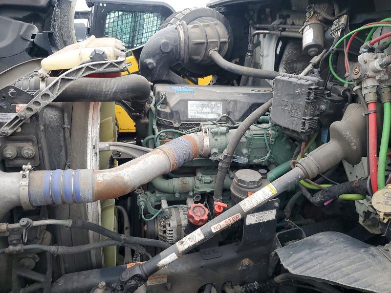 2019 Volvo VNR Semi Truck