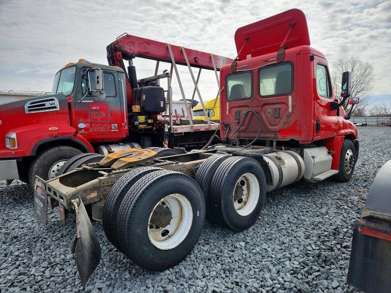 2011 Freigliner 2011 Freightliner Cascadia Semi Truck
