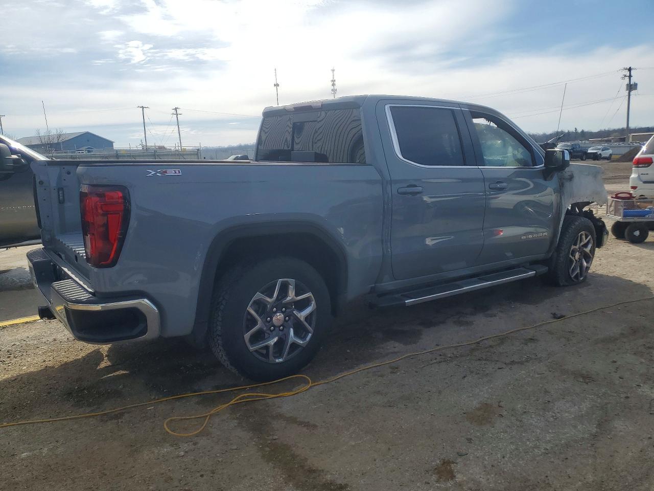 2025 GMC Sierra K1500 SLE