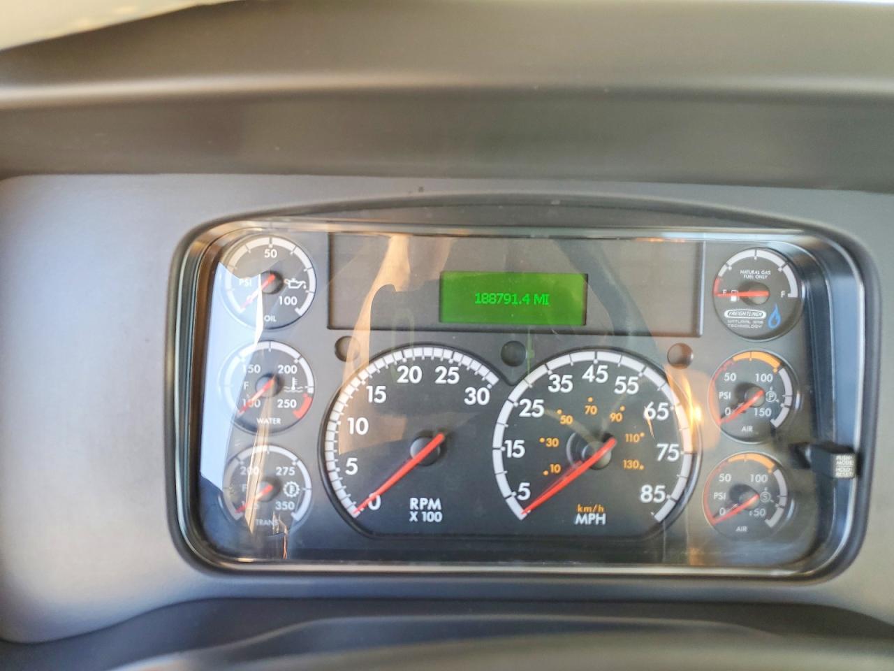 2019 Freightliner Business Class M2 Semi Truck