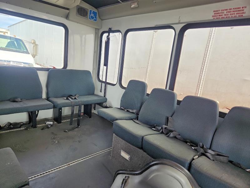 2017 Ford Econoline E350 Super Duty Cutaway Van