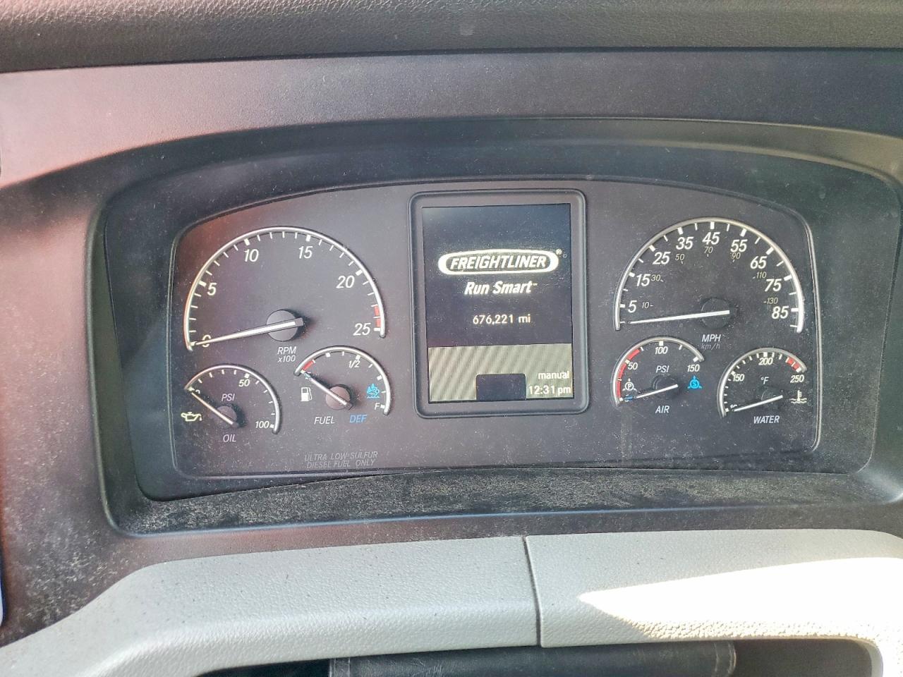 2020 Freigliner 2020 Freightliner Cascadia 126 Semi Truck