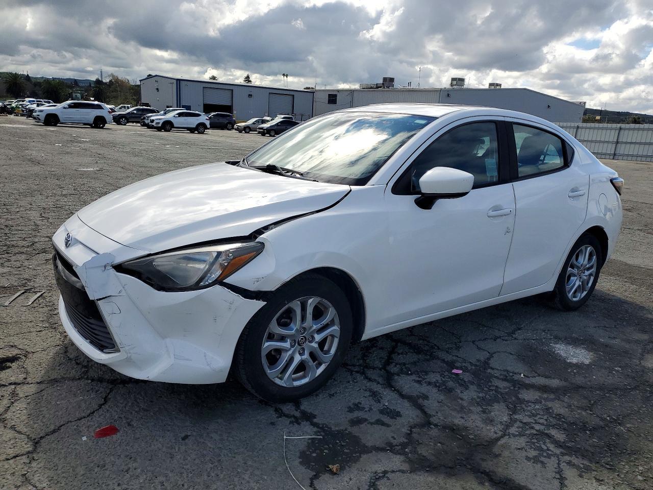 2017 Toyota Yaris ia Base