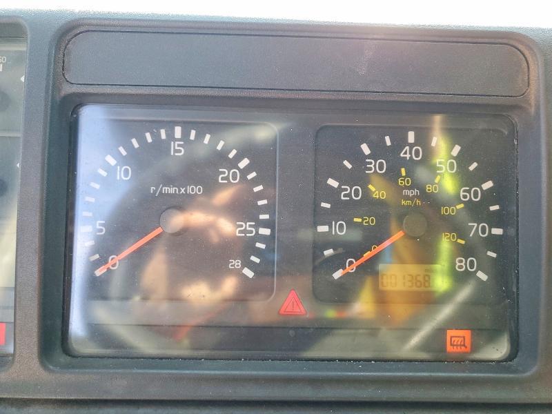 2001 Volvo VNL Semi Truck