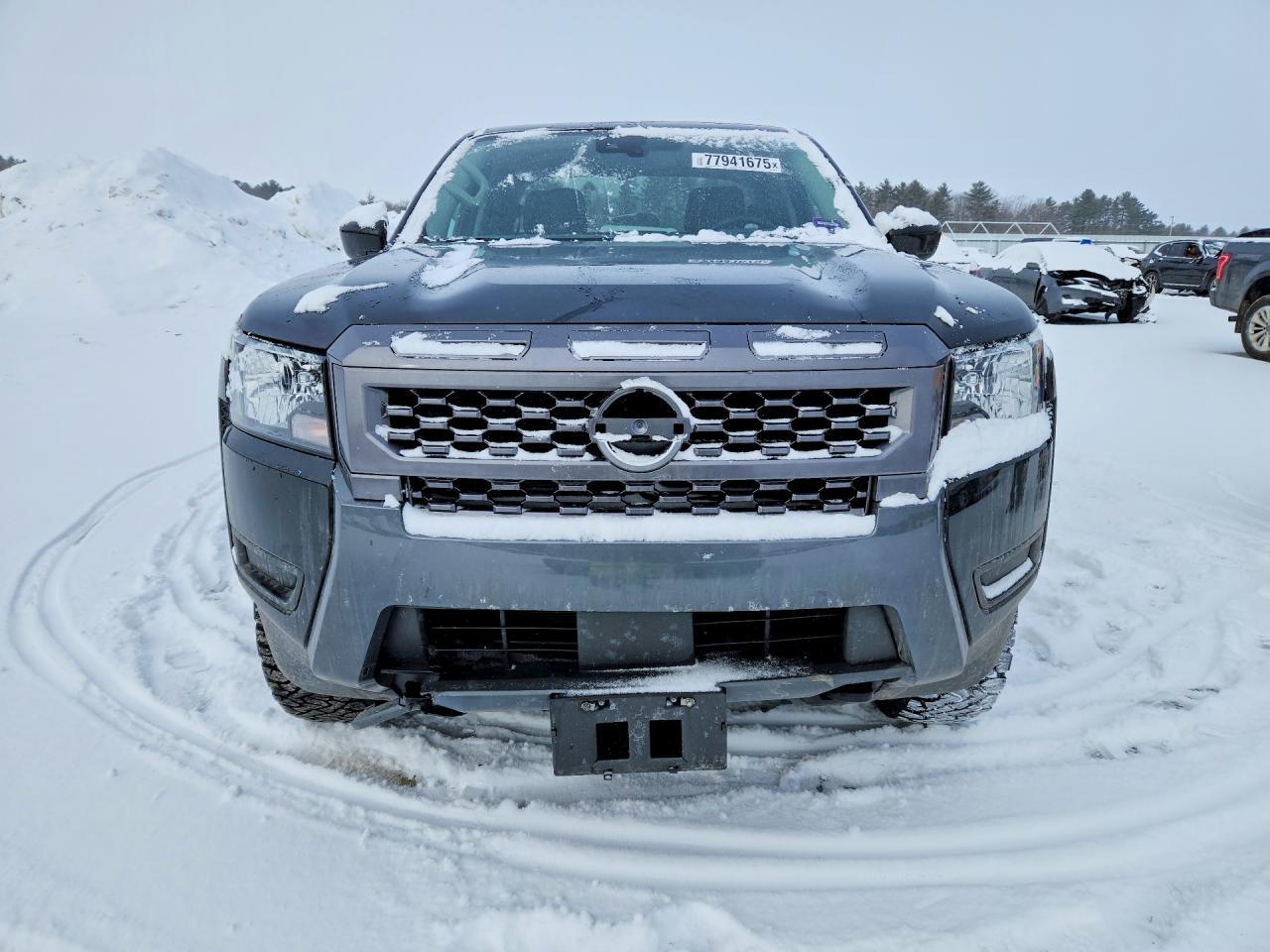 2025 Nissan Frontier sv