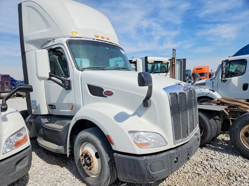 2017 Peterbilt 579 Semi Truck