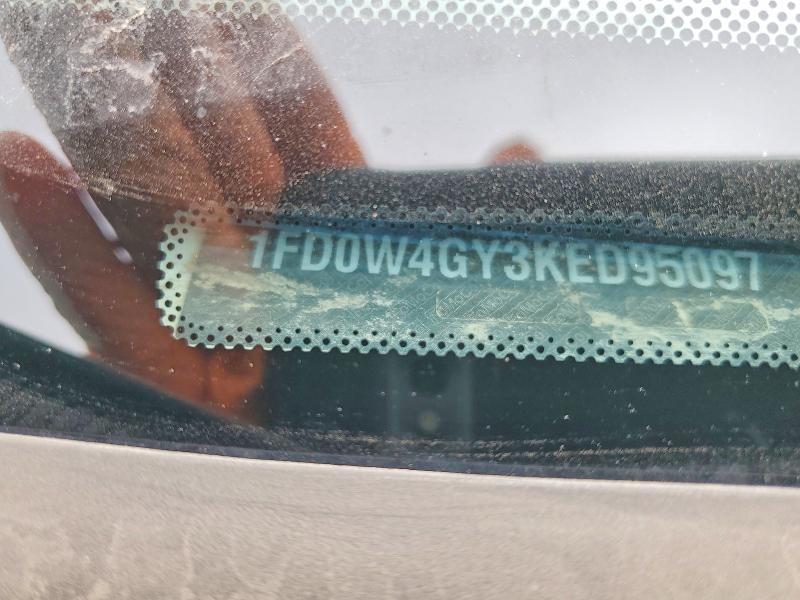 2019 Ford F450 Super Duty Flatbed Truck