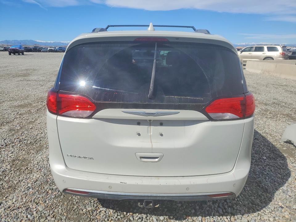 2017 Chrysler Pacifica Touring l