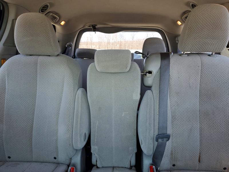 2012 Toyota Sienna le 8-passenger