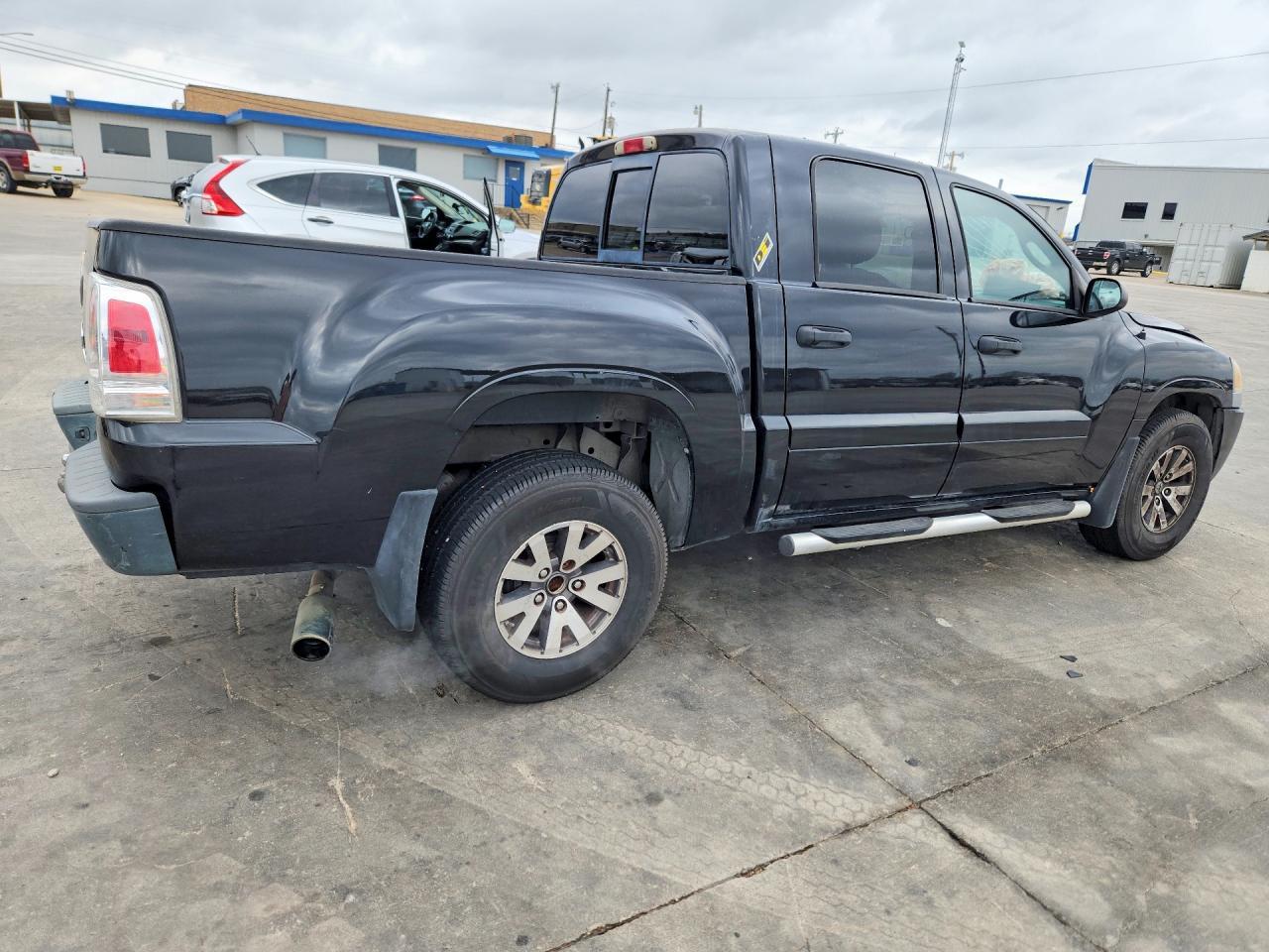 2009 Mitsubishi Raider LS