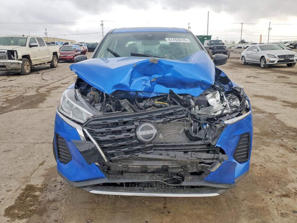 2025 Nissan Kicks Play s