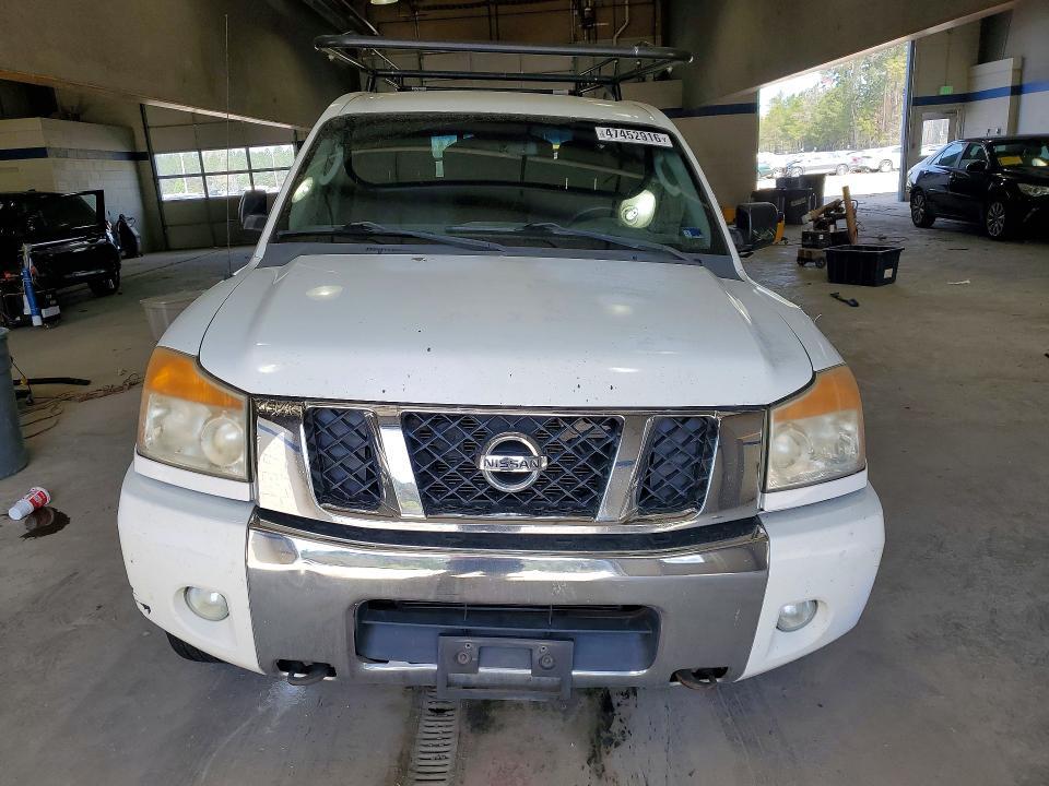 2011 Nissan Titan SV