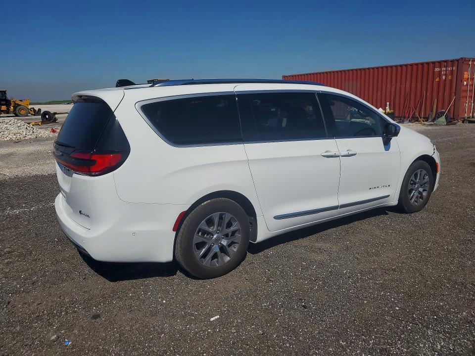 2025 Chrysler Pacifica Hybrid Pinnacle